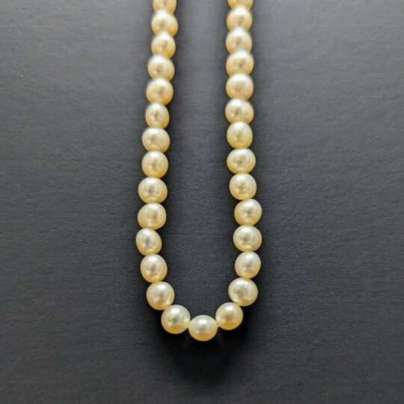 MUSEUM REPRODUCTIONS Museum Company Pearl Necklace in Original Box Gold Clasp - Picture 5 of 6